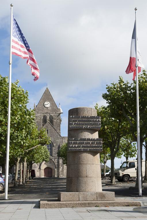 Logis Hotel Restaurant Le Sainte Mere Sainte-Mere-Eglise Exterior foto