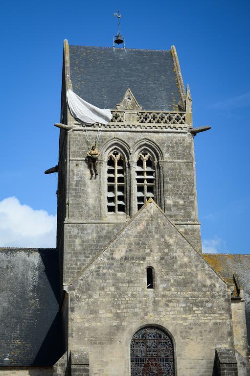 Logis Hotel Restaurant Le Sainte Mere Sainte-Mere-Eglise Exterior foto