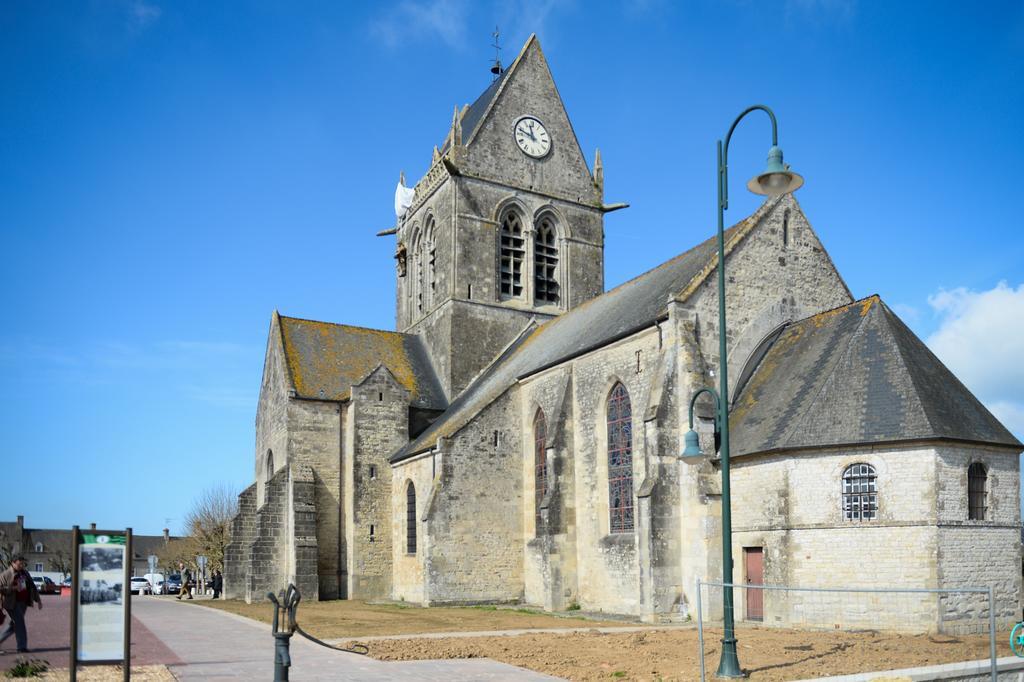 Logis Hotel Restaurant Le Sainte Mere Sainte-Mere-Eglise Exterior foto